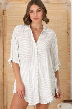 Beachly Shirt - Folded Collar Button Down Relaxed Shirt in Hansel Print><noscript><img width=
