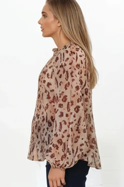 Bonnie Blouse - Button Down Scoop Hem Blouse in Leopard Print><noscript><img width=