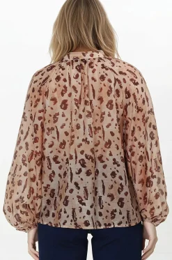 Bonnie Blouse - Button Down Scoop Hem Blouse in Leopard Print><noscript><img width=