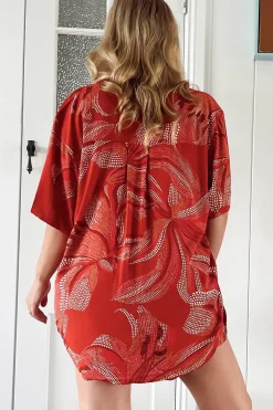 Charlie Shorts - Elasticated High Waist Short with Scoop Hem and Pockets in Hibiscus Print><noscript><img width=