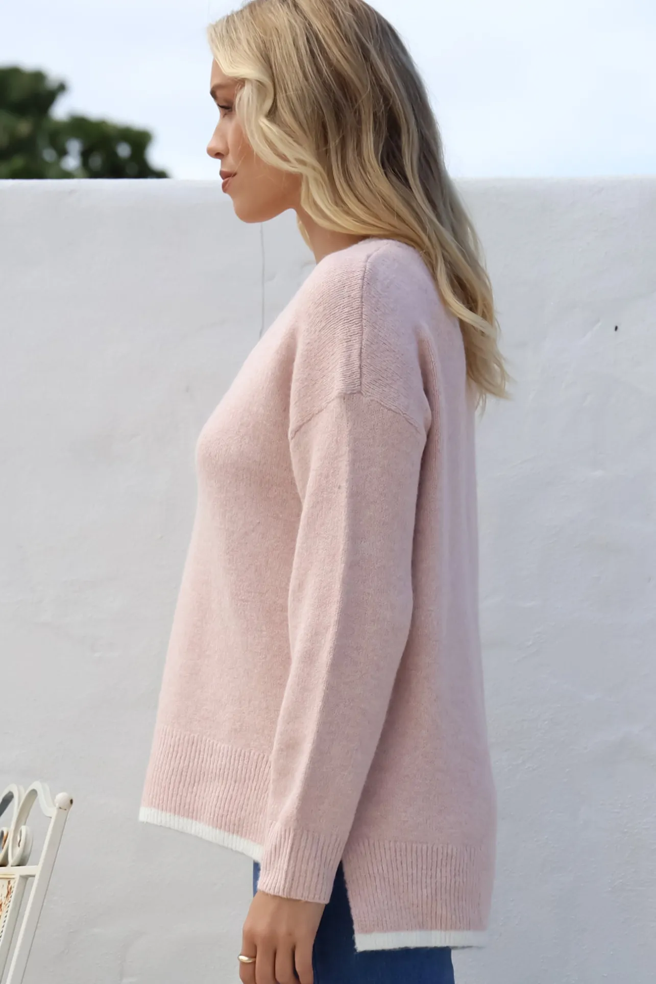 Edan Jumper - V-Neck Contrast Trim Step Hem Jumper in Blush>Salty Crush Best