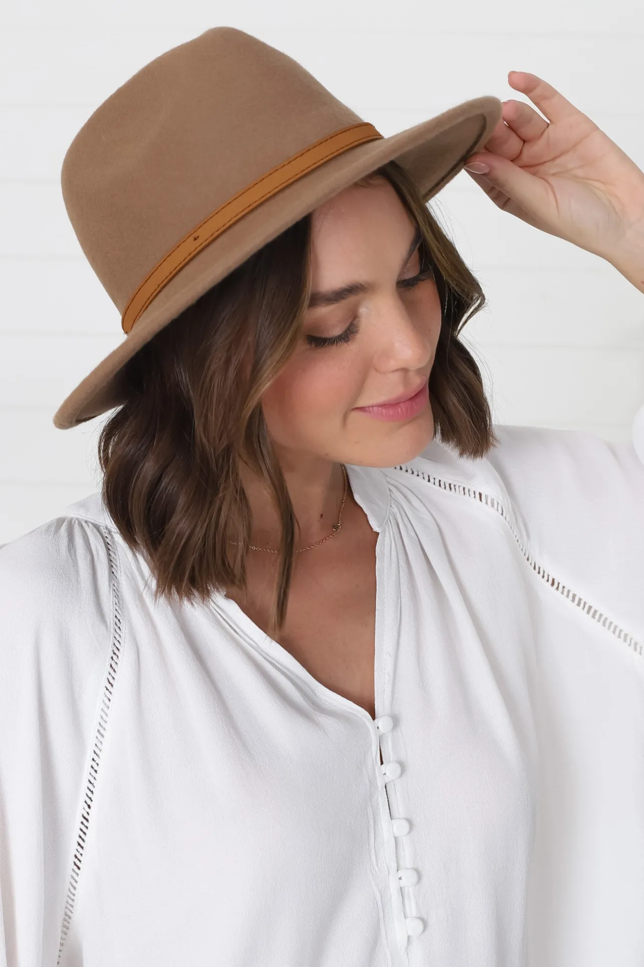 Empire Hat - Hard Brim Fedora with Thin Band Detail in Camel>Salty Crush Outlet