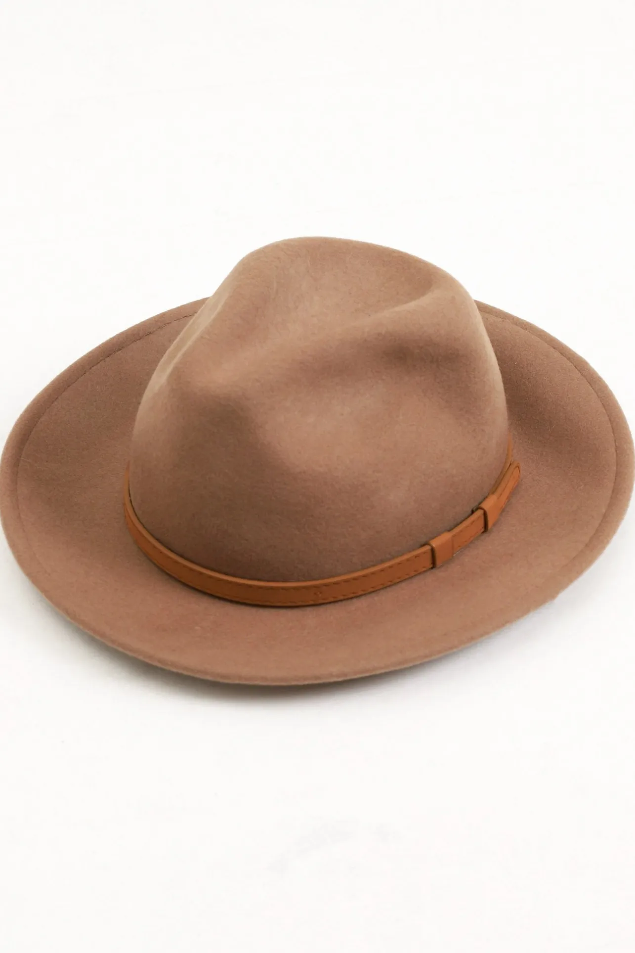 Empire Hat - Hard Brim Fedora with Thin Band Detail in Camel>Salty Crush Outlet