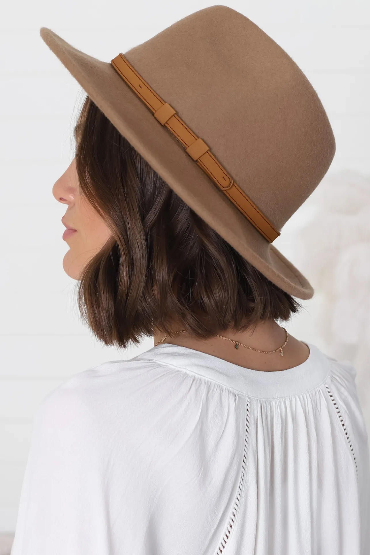 Empire Hat - Hard Brim Fedora with Thin Band Detail in Camel>Salty Crush Outlet