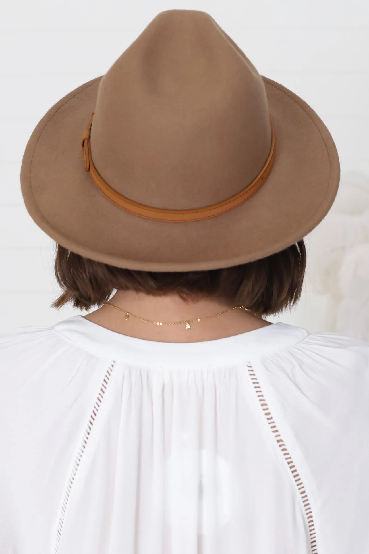 Empire Hat - Hard Brim Fedora with Thin Band Detail in Camel>Salty Crush Outlet