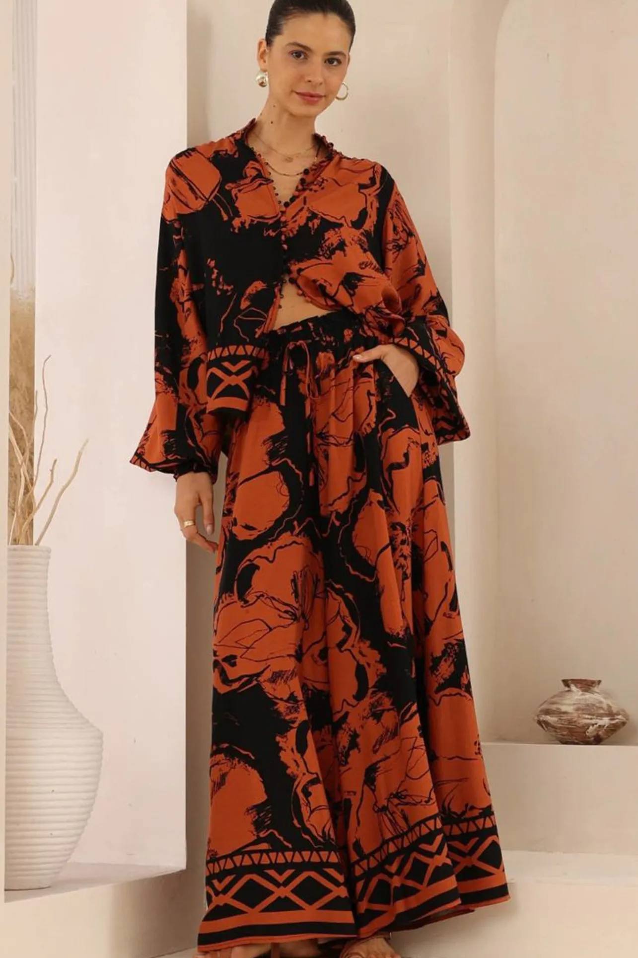 Faye Blouse - Mandarin Collar Balloon Sleeve Button Down Shirt in Joslyn Print>Salty Crush Sale