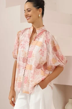 Frankie Blouse - High Mandarin Collar Buttoned Down Top in Hannah Print><noscript><img width=