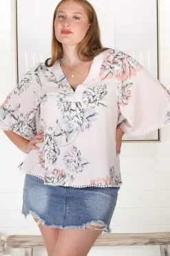 Gabriella Top - Mandarin Collar Deep V Neck Crochet Trim Top in Blooming Bouquet Print><noscript><img width=