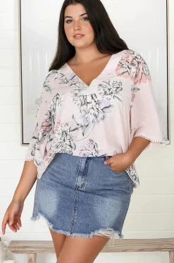 Gabriella Top - Mandarin Collar Deep V Neck Crochet Trim Top in Blooming Bouquet Print><noscript><img width=