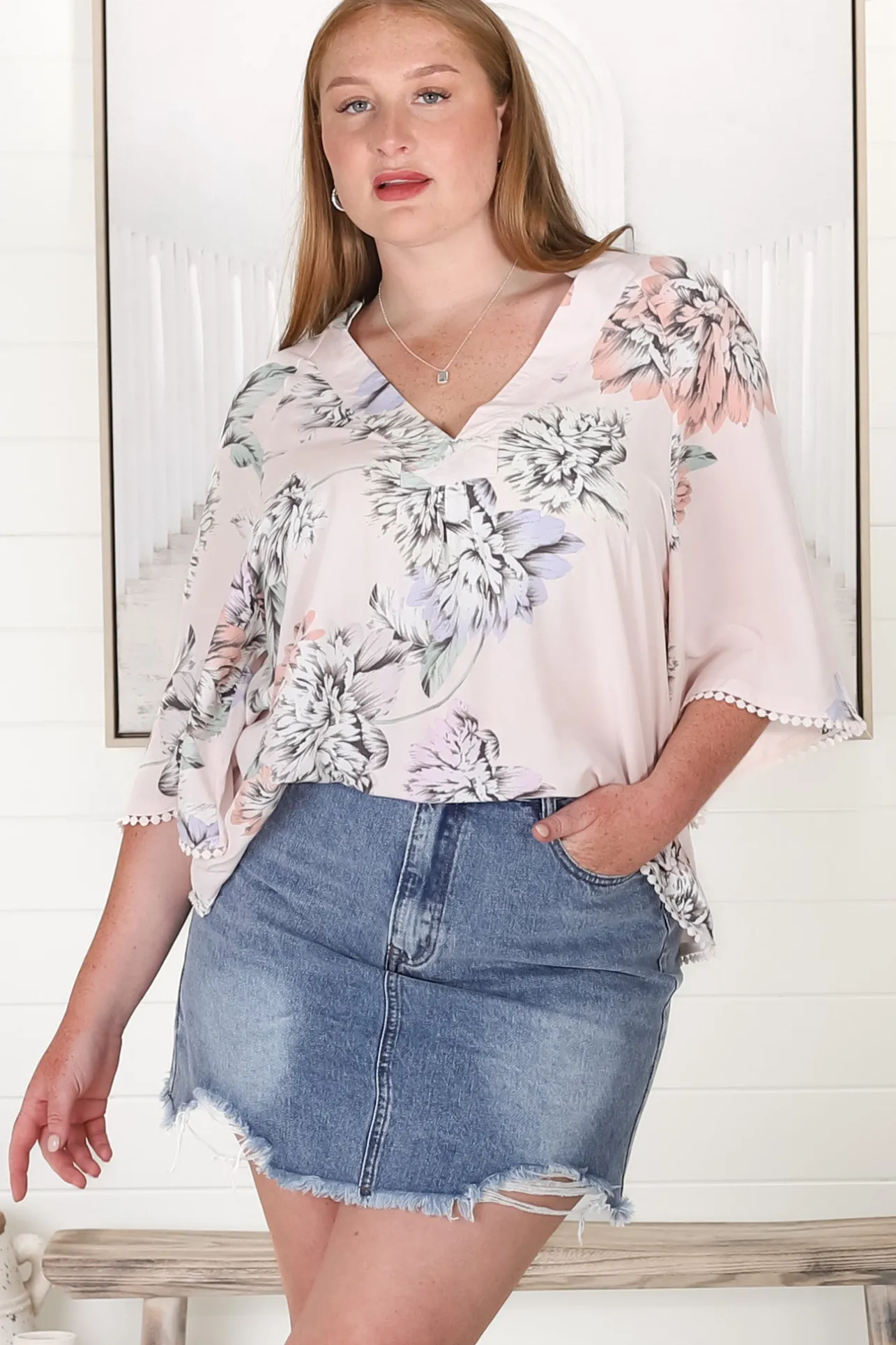 Gabriella Top - Mandarin Collar Deep V Neck Crochet Trim Top in Blooming Bouquet Print>Jaase Outlet