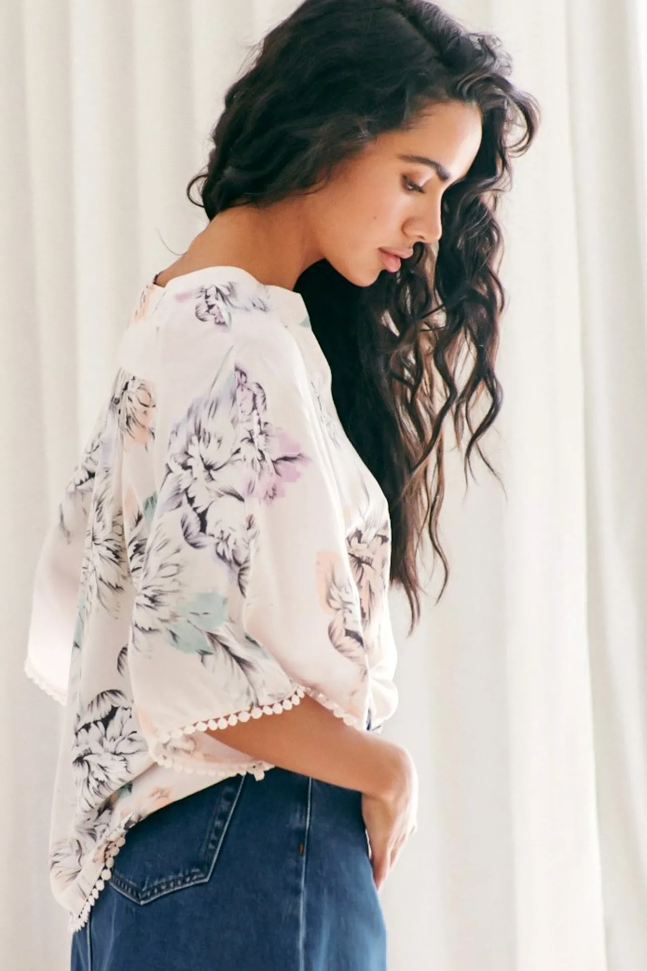 Gabriella Top - Mandarin Collar Deep V Neck Crochet Trim Top in Blooming Bouquet Print>Jaase Outlet