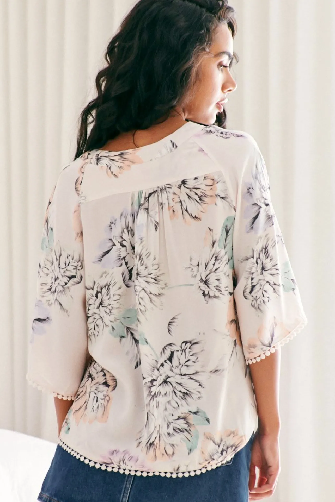Gabriella Top - Mandarin Collar Deep V Neck Crochet Trim Top in Blooming Bouquet Print>Jaase Outlet