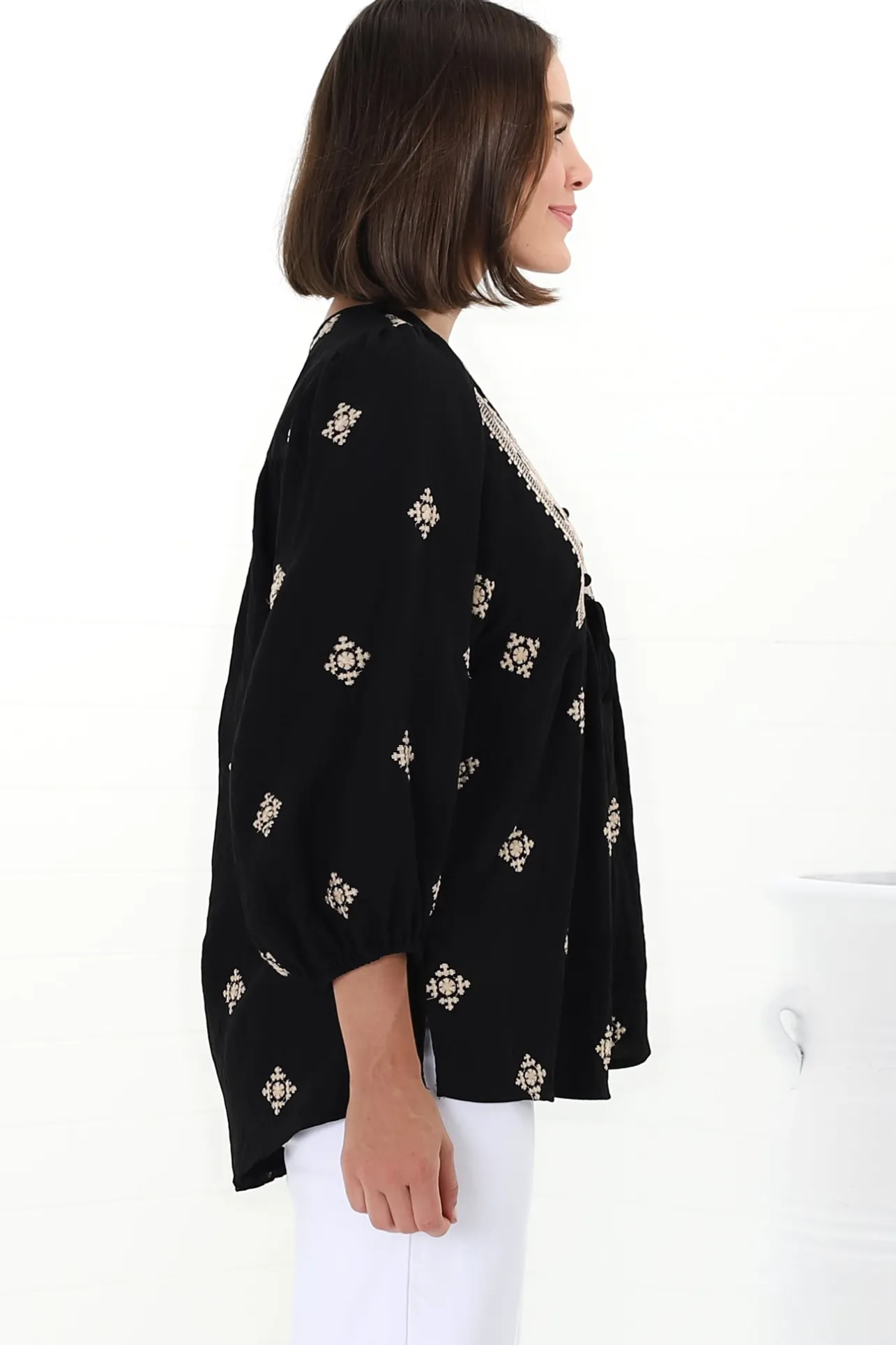 Joelle Top - V Neck High-Low Top in Yara Print Black>Salty Crush Outlet