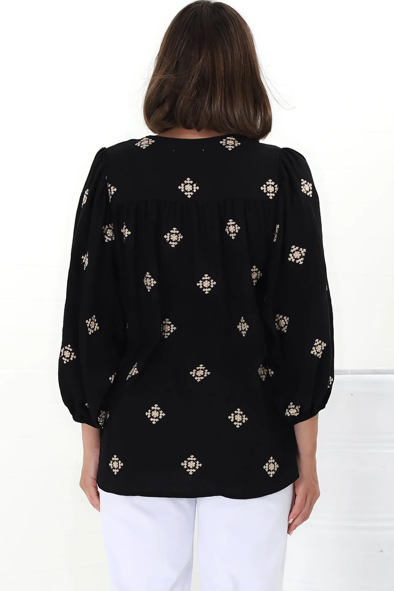 Joelle Top - V Neck High-Low Top in Yara Print Black>Salty Crush Outlet