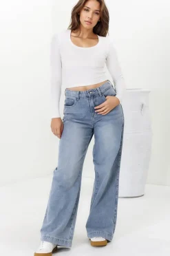 Joey Jeans - Relaxed Mid Rise Mum Jeans in Light Denim><noscript><img width=