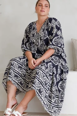 Kamali Midi Dress - Batwing Sleeve Smock Dress with Lace Detailing in Belle Print Navy><noscript><img width=