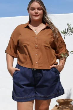 Marion Shirt - Collared Buttoned Down Shirt with Pockets in Rust><noscript><img width=