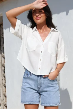 Marion Shirt - Collared Buttoned Down Shirt with Pockets in White><noscript><img width=