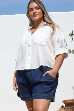 Marion Shirt - Collared Buttoned Down Shirt with Pockets in White><noscript><img width=