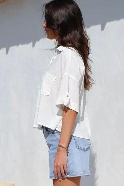 Marion Shirt - Collared Buttoned Down Shirt with Pockets in White><noscript><img width=