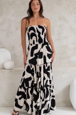 Rhea Maxi Dress - Strapless Ruffle Spliced Tiered Dress in Halsey Print><noscript><img width=