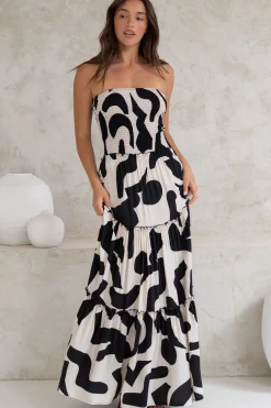 Rhea Maxi Dress - Strapless Ruffle Spliced Tiered Dress in Halsey Print><noscript><img width=