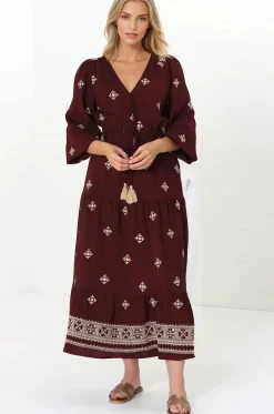Rylie Maxi Dress - Embroidered Long Sleeve Dress with Pull Tie Waist in Vesper Print Wine><noscript><img width=