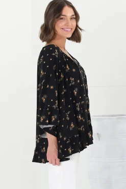 Shilo Top - V-Neck Smock Top with 3/4 Flute Sleeves in Melany Print Black><noscript><img width=