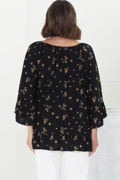 Shilo Top - V-Neck Smock Top with 3/4 Flute Sleeves in Melany Print Black><noscript><img width=