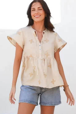 Siempre Top - Mandarin Collar Peplum Hem Top in Gigi Print Beige><noscript><img width=