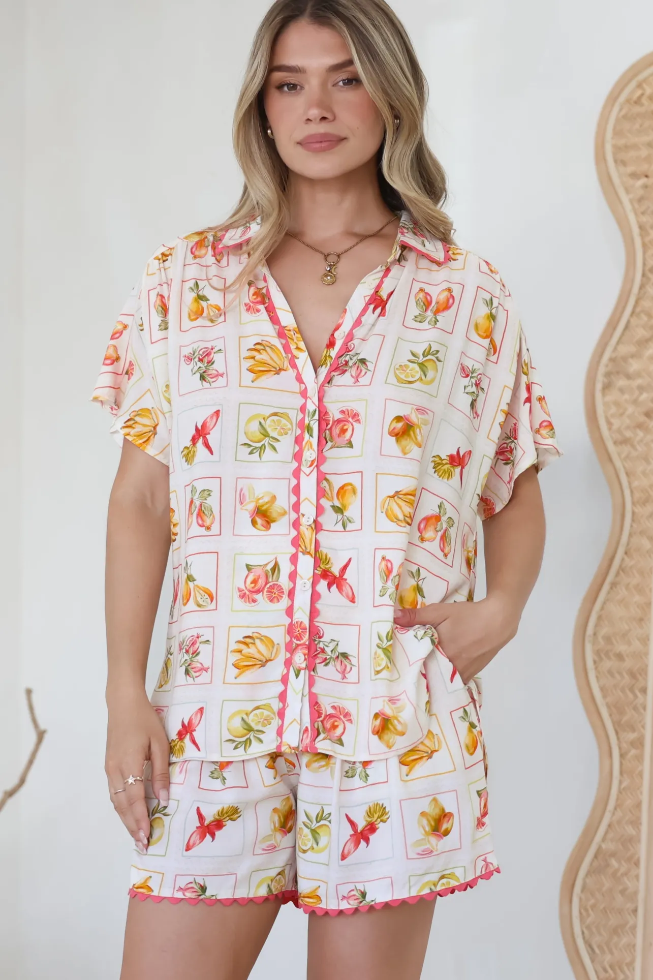 Stacy Shirt - Collared Button Down High-Low Shirt in Dahlar Print>Salty Crush Sale