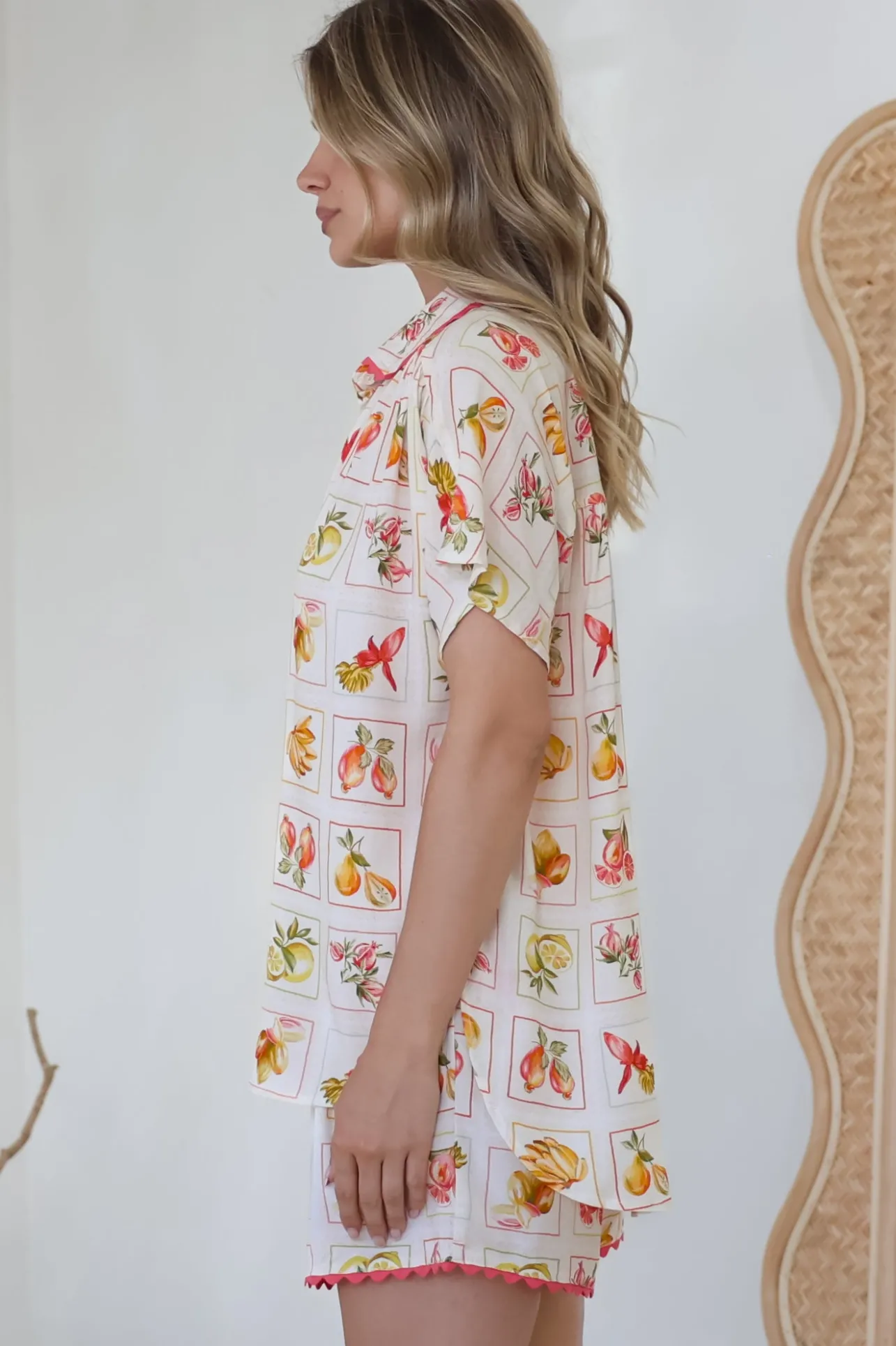 Stacy Shirt - Collared Button Down High-Low Shirt in Dahlar Print>Salty Crush Sale