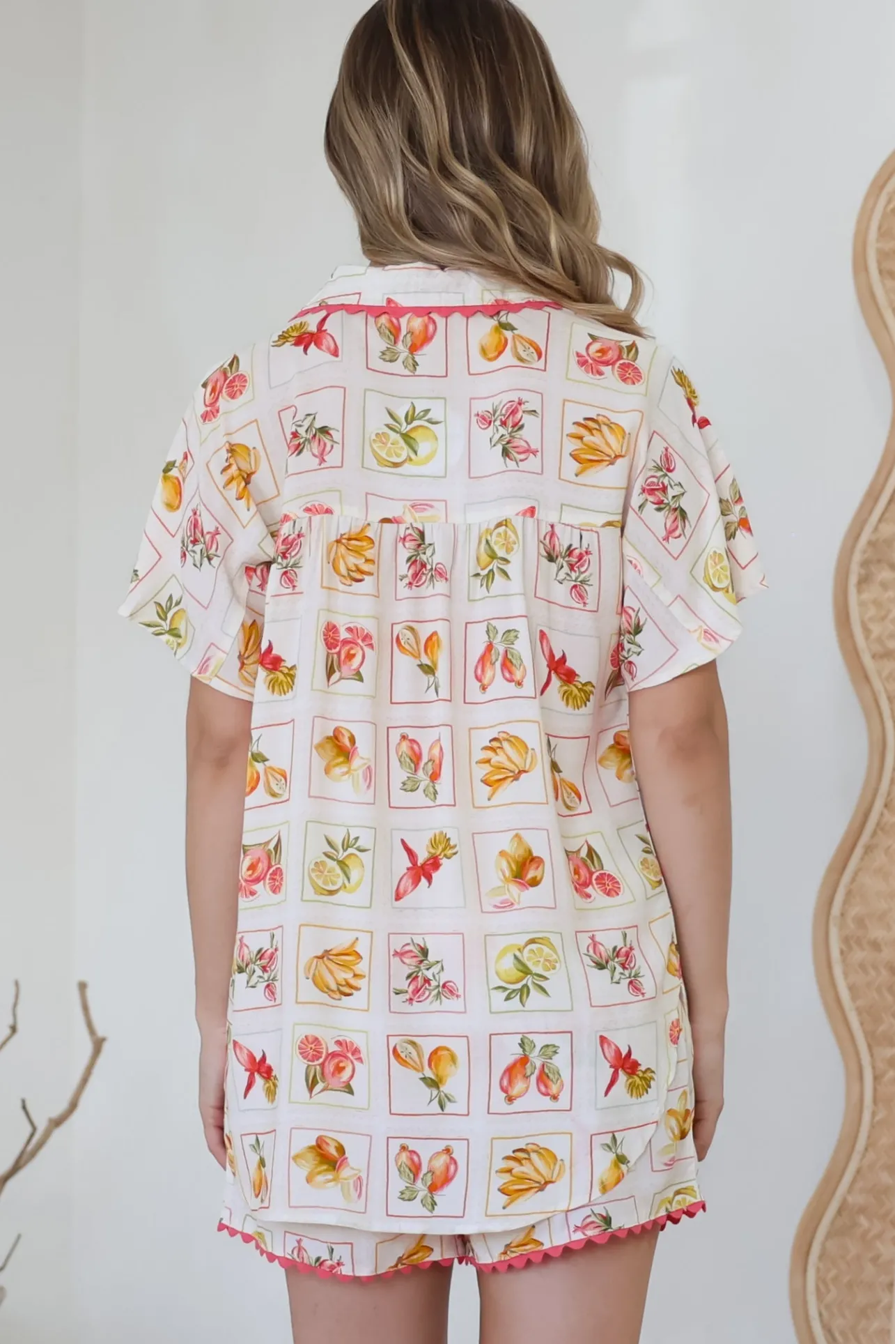 Stacy Shirt - Collared Button Down High-Low Shirt in Dahlar Print>Salty Crush Sale