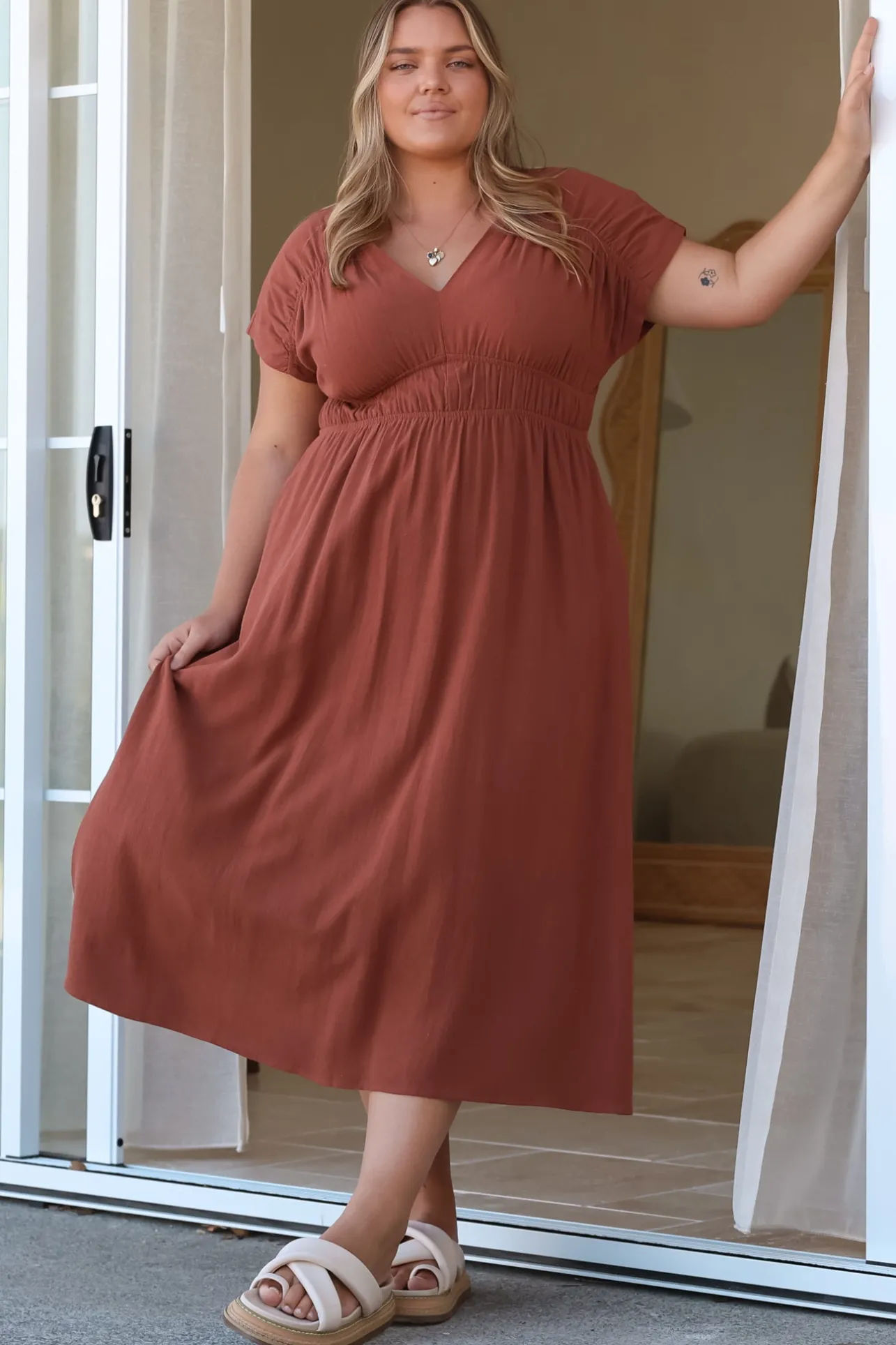 Torin Midi Dress - Gathered and Piping Detailed A-Line Dress with a V-Neckline in Rust>Salty Crush Hot
