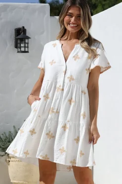 Wilma Mini Dress - Bermuda Collar Button Down Dress with Cap Sleeves in Gigi Print White><noscript><img width=