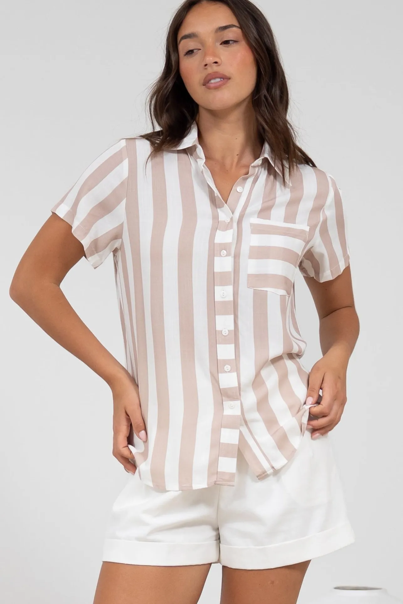 Wynn Shirt - Collared Button Down with Pocket in Gaubi Print Beige>Salty Crush Best