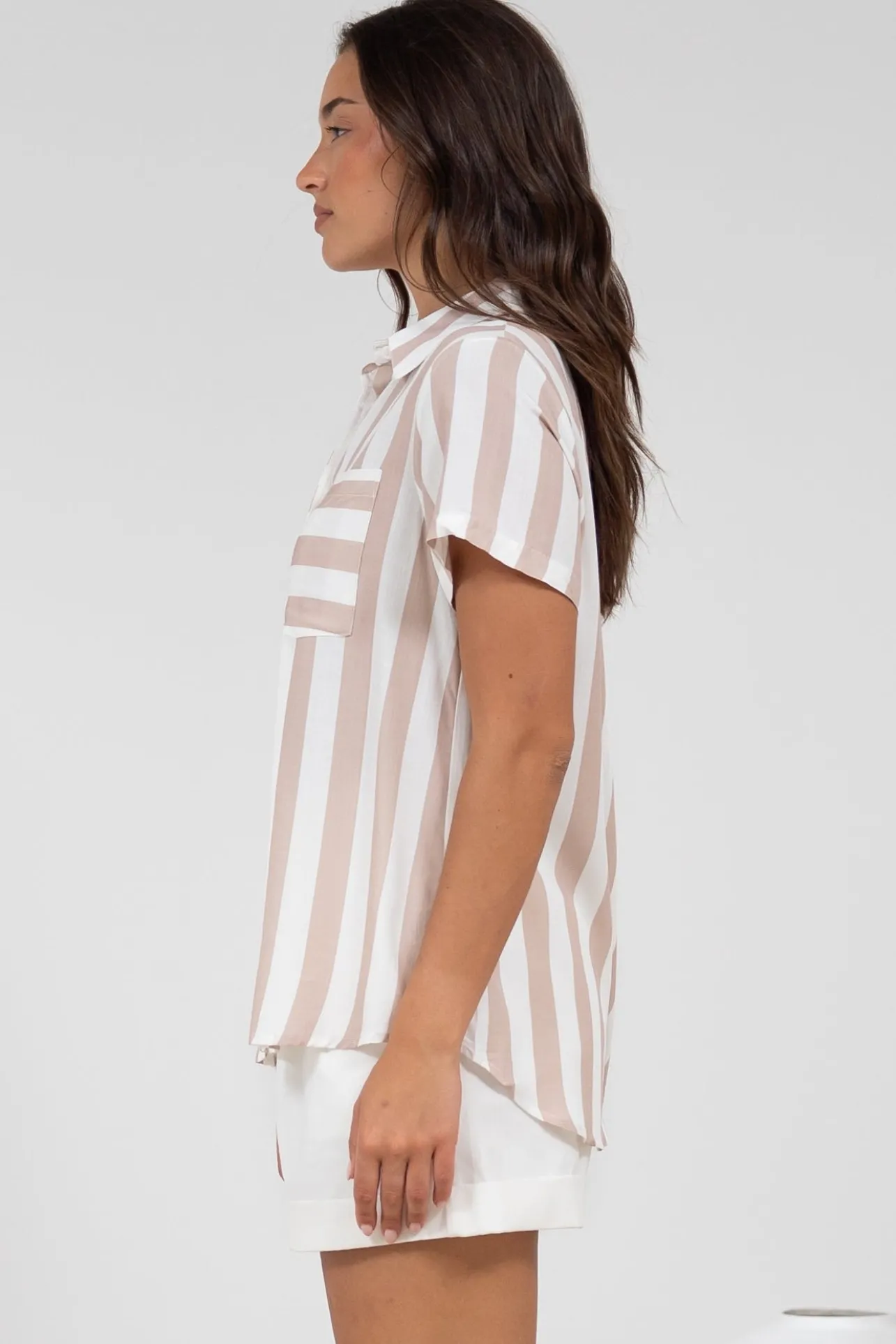 Wynn Shirt - Collared Button Down with Pocket in Gaubi Print Beige>Salty Crush Best